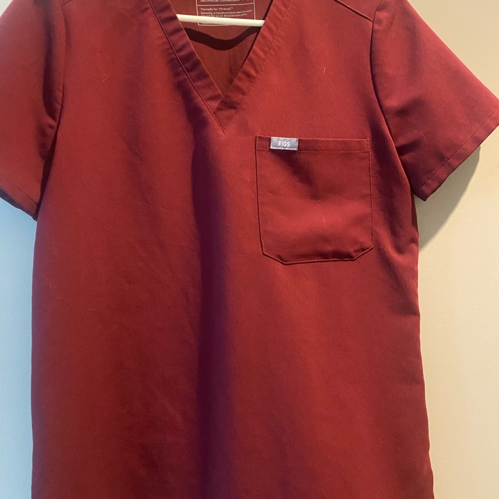 Figs scrub set size small. Jogger pants. Burgundy.